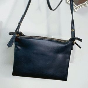 THIN BLACK CROSSBODY PURSE
